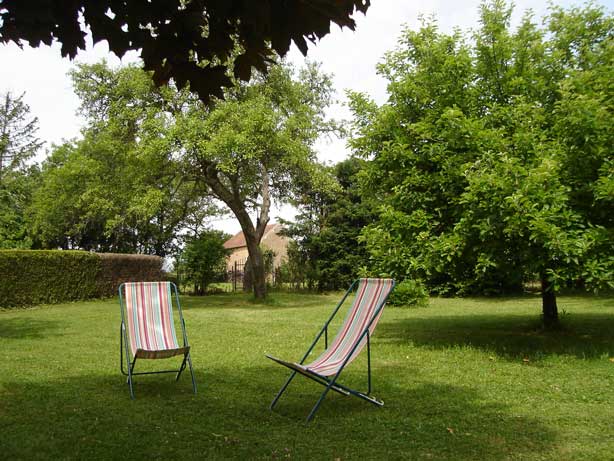  jardin du gîte à Couches en Bourgogne